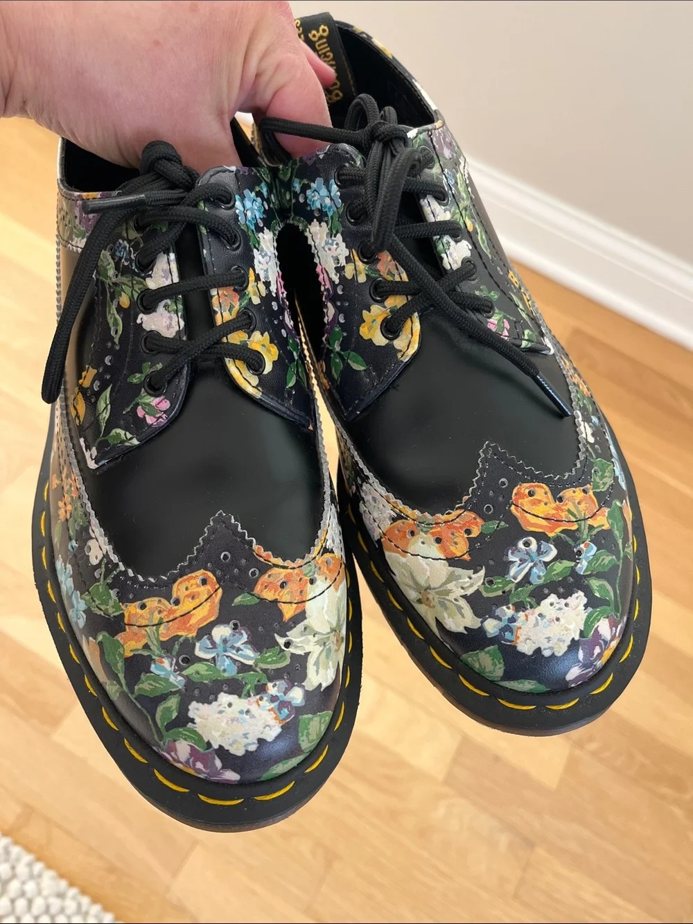 Dr. Martens Darcy Black Leather Oxford Shoes with Multicolor Floral Print size 8